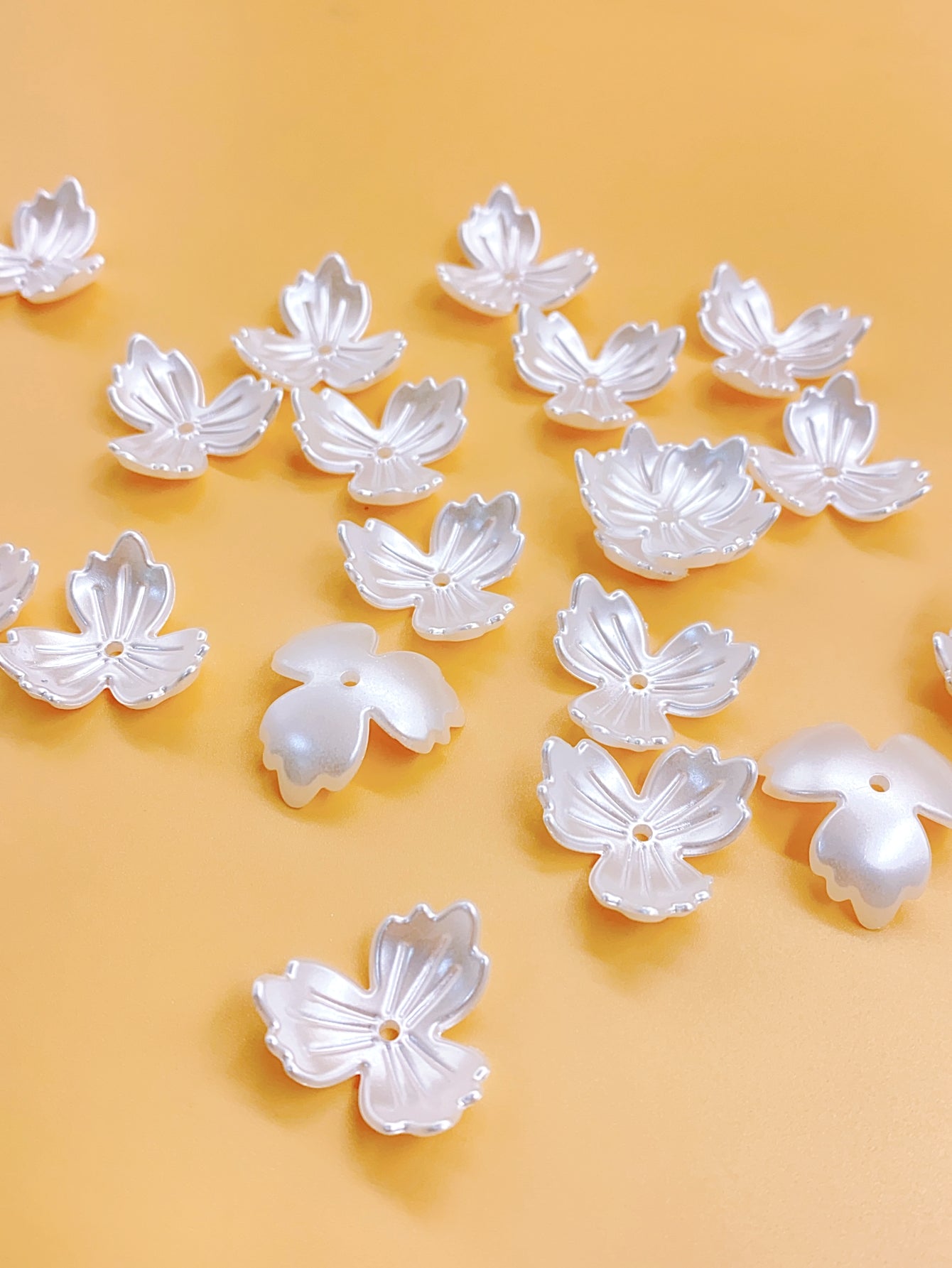 New abs imitation pearl straight hole three-leaf flower diy flower bouquet sent to girlfriend petal pearl material accessories
